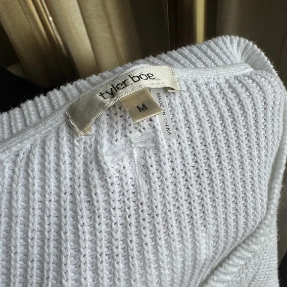 Tyler Boe Classic White V-Neck Sweater | Medium - Picture 9 of 9